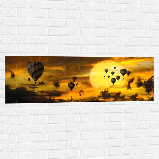 WallClassics - Muursticker - Zee van Luchtballonnen bij Zon en Wolken - 120x40 cm Foto op Muursticker