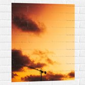 WallClassics - Muursticker - Hijskraan bij Oranje Lucht - 60x80 cm Foto op Muursticker
