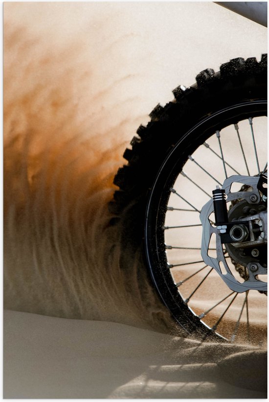 WallClassics - Poster (Mat) - Wiel van Motorcrosser in het Zand - 70x105 cm Foto op Posterpapier met een Matte look