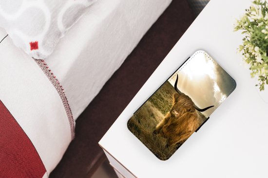 Bookcase pour iPhone 13 Pro Max Bookcase - Highlander écossais - Soleil - Animaux - Avec compartiments - Étui portefeuille avec fermeture magnétique