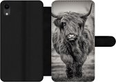 Étui pour iPhone XR Bookcase - Scottish Highlander - Zwart - Wit - Avec compartiments - Étui portefeuille avec fermeture magnétique