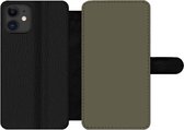 Bookcase Geschikt voor iPhone 12 Pro Max telefoonhoesje - Grijs - Warm - Herfst - Met vakjes - Wallet case met magneetsluiting
