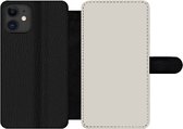 Bookcase Geschikt voor iPhone 11 telefoonhoesje - Grijs - Licht - Herfst - Met vakjes - Wallet case met magneetsluiting
