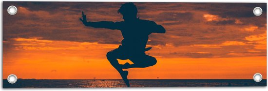 Foto: Wallclassics tuinposter silhouette van springende vechter aan het strand 60x20 cm foto op tuinposter wanddecoratie voor buiten en binnen 