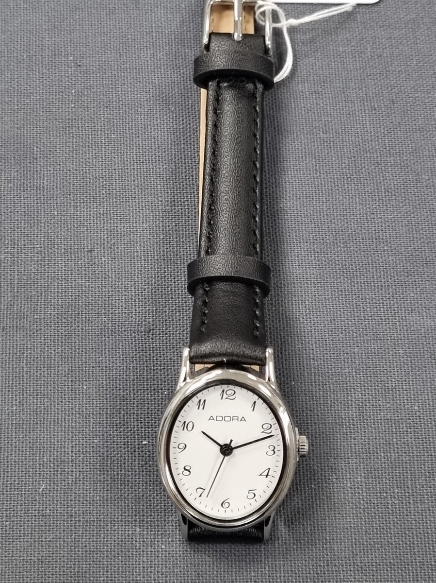Dames horloge met ovaal horlogekast -zilverkleurig met leren band.AB6568