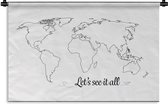 Wandkleed Eigen Wereldkaarten - Wereldkaart Zwart Wit - Spreuk - Tekst - Wandkleed katoen 90x60 cm - Wandtapijt met foto