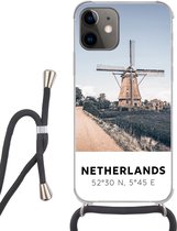 Hoesje met koord Geschikt voor iPhone 12 - Nederland - Molen - Weiland - Siliconen - Crossbody - Backcover met Koord - Telefoonhoesje met koord - Hoesje met touw