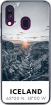 Geschikt voor Samsung Galaxy A40 hoesje - IJsland - Zon - Bergen - Siliconen Telefoonhoesje