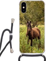 Hoesje met koord Geschikt voor iPhone XS - Paard - Bos - Gras - Siliconen - Crossbody - Backcover met Koord - Telefoonhoesje met koord - Hoesje met touw