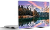 Laptop sticker - 15.6 inch - Bergen - Bos - Water - Lucht - Roze - Paars - 36x27,5cm - Laptopstickers - Laptop skin - Cover