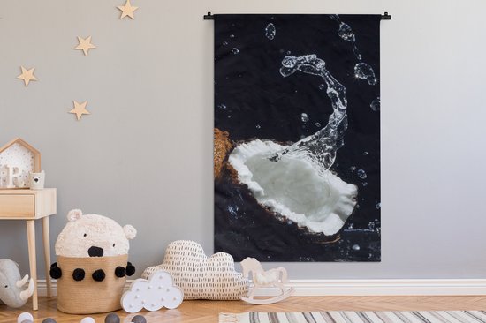 Wandkleed - Wanddoek - Kokosnoot - Stilleven - Water - Zwart - Fruit - 120x180 cm - Wandtapijt