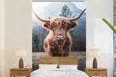 Behang - Fotobehang Schotse hooglander - Koe - Dieren - Berg - Natuur - Breedte 160 cm x hoogte 240 cm