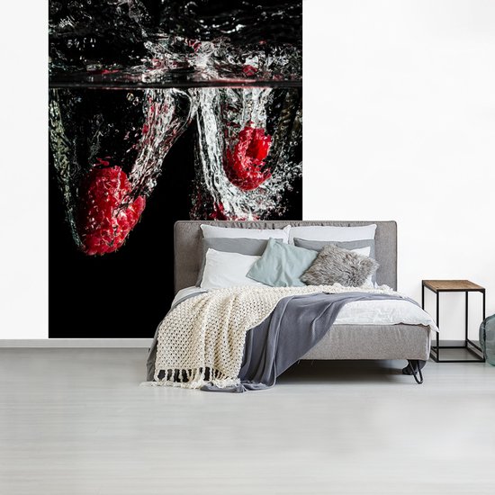Behang - Fotobehang Frambozen - Fruit - Stilleven - Water - Zwart - Rood - Breedte 205 cm x hoogte 280 cm