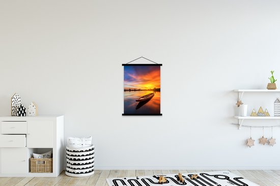Posterhanger incl. Poster 90x120 cm - Schoolplaat - Boot - Water - Zonsondergang - Oranje - Water - Textielposter - Zwarte latten