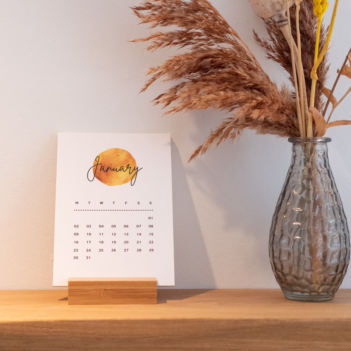 Bureaukalender 'Colorful Dot' - 2023 - handgemaakt - beukenhouten voet - A6-formaat - stip, kleurrijk, verf, minimalistisch design - cadeau, verjaardagscadeau.