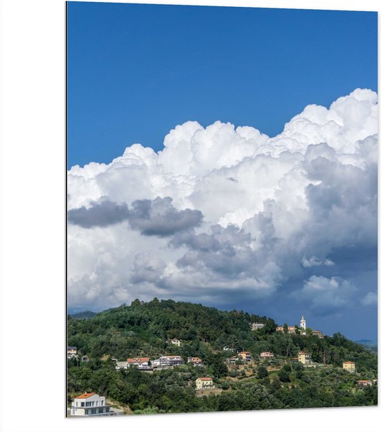 WallClassics - Dibond - Stapelwolk boven Berg  - 75x100 cm Foto op Aluminium (Met Ophangsysteem)