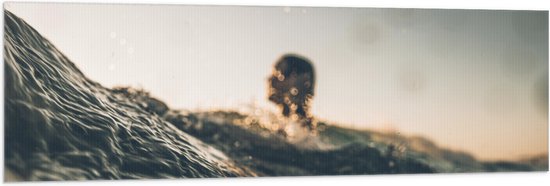 WallClassics - Drapeau - Surfeur dans les vagues - Photo sur drapeau polyester 150 x 50 cm