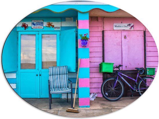 WallClassics - Dibond Ovaal - Blauw en Roze Strandhuisjes - 80x60 cm Foto op Ovaal (Met Ophangsysteem)