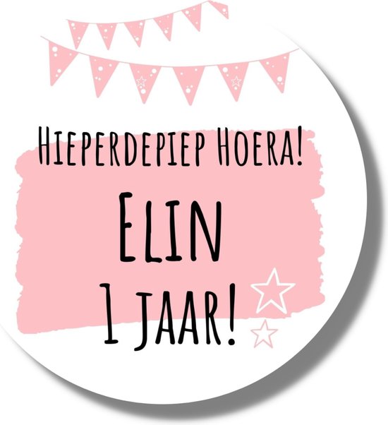 Feeststicker met roze achtergrond, 'Hieperdepiep hoera! ELIN 1 JAAR!' in zwarte letters en roze slingers.