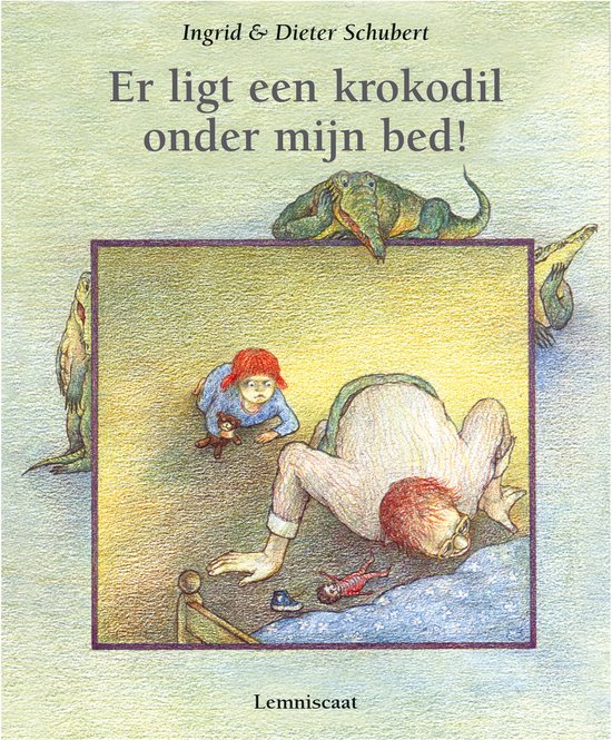 Boekcover: 'Er ligt een krokodil onder mijn bed!' Een jongetje met een rode muts en een knuffel zoekt onder het bed, waar een krokodil ligt. Twee andere krokodillen zijn zichtbaar.