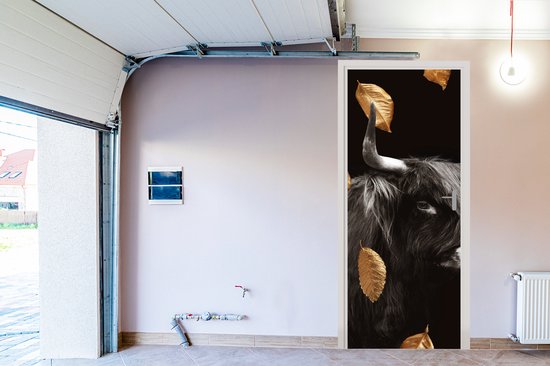 Deurposter 95x235 cm - Deursticker Schotse hooglander - Zwart - Wit - Goud - Meubelfolie zelfklevend - Deurfolie woonkamer - Interieurfolie fotobehang - Deur plakfolie - Deurstickers - Deurbehang sticker - Kamer decoratie