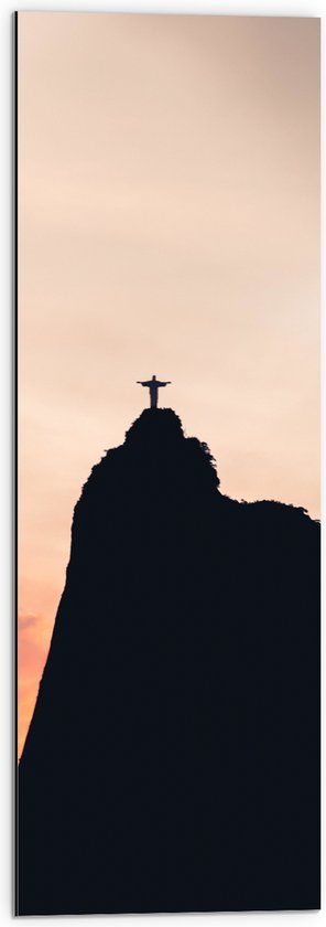 WallClassics - Dibond - Silhouet van Jezusbeeld op berg met Zonsondergang - 30x90 cm Foto op Aluminium (Met Ophangsysteem)