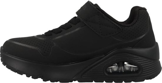 Zwarte Skechers sneaker met klittenbandsluiting en zichtbare luchtzool.