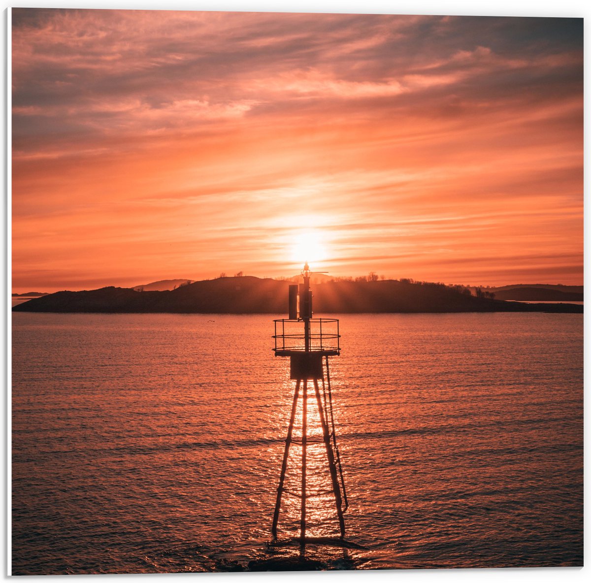 PVC Schuimplaat- Routerpaal in het Water met Zonondergang - 50x50 cm Foto op PVC Schuimplaat