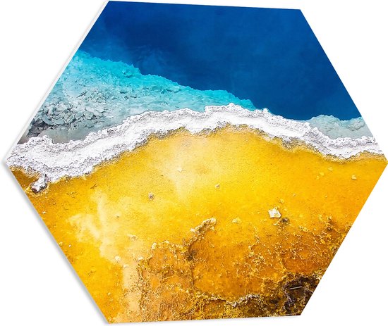 WallClassics - PVC Schuimplaat Hexagon  - Geel Zand aan Zee - 60x52.2 cm Foto op Hexagon (Met Ophangsysteem)