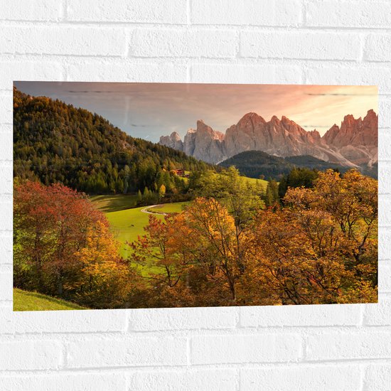 WallClassics - Muursticker - Herfstig Landschap - 75x50 cm Foto op Muursticker
