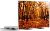 Laptop sticker - 15.6 inch - Herfst - Bos - Bladeren - Seizoenen - 36x27,5cm - Laptopstickers - Laptop skin - Cover