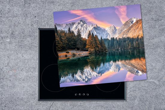 KitchenYeah® Inductie beschermer 60x52 cm - Bergen - Bos - Water - Lucht - Roze - Paars - Kookplaataccessoires - Afdekplaat voor kookplaat - Inductiebeschermer - Inductiemat - Inductieplaat mat