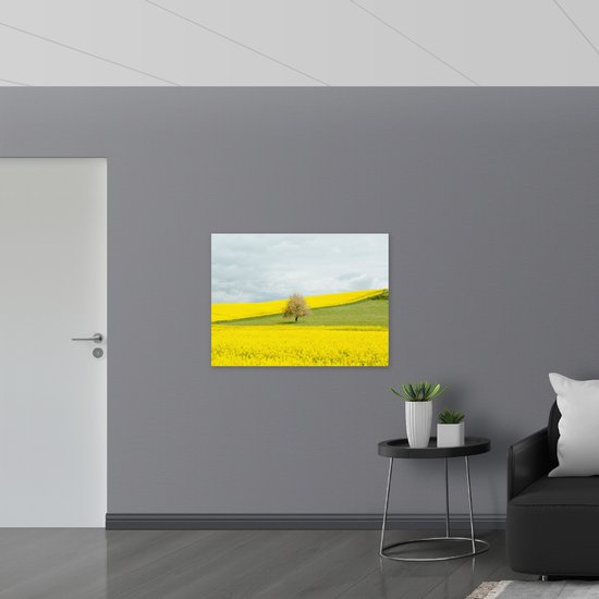 WallClassics - Toile - Arbre avec champ de fleurs jaunes - 100x75 cm Photo sur toile (Décoration murale sur toile)