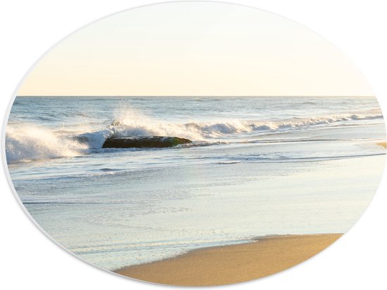 WallClassics - Panneau de mousse PVC ovale - Vagues sur la plage - 40x30 cm Photo sur ovale (avec système de suspension)