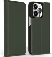 iPhone 14 Pro Hoesje Met Pasjeshouder - Accezz Premium Leather Slim Bookcase - Groen