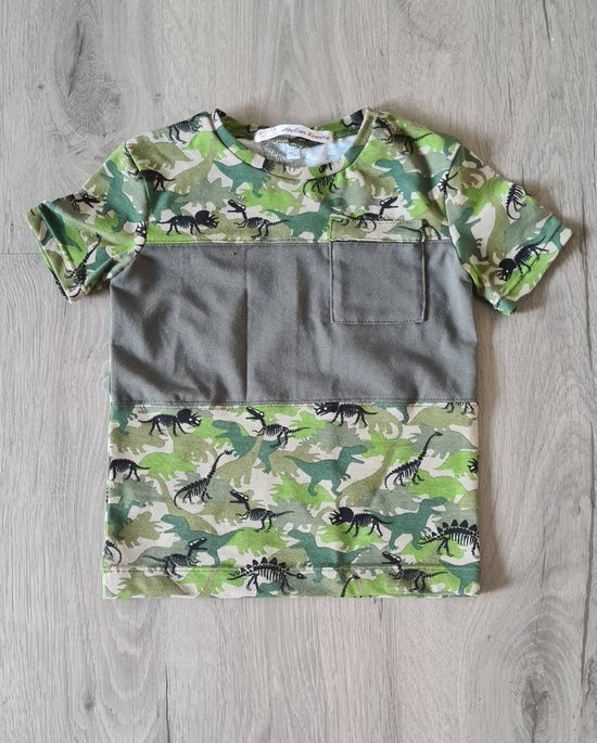 T-shirt jongens - dino camouflage print - beige/groen - maat 128