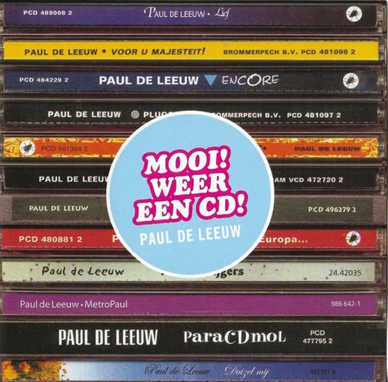 De voorkant van een cd-hoes met gestapelde cd's en een ronde tekstballon in het midden.