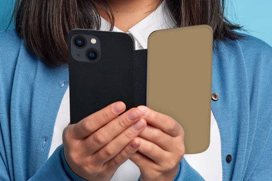 Bookcase pour téléphone iPhone 13 Bookcase - Palette - Beige - Intérieur - Avec compartiments - Étui portefeuille avec fermeture magnétique
