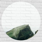 Muursticker Cirkel - Groene Berg in de Mist - 100x100 cm Foto op Muursticker