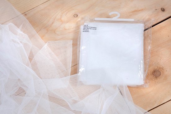 Witte klamboe stof, 200cm x 250cm, van 100% polyester.