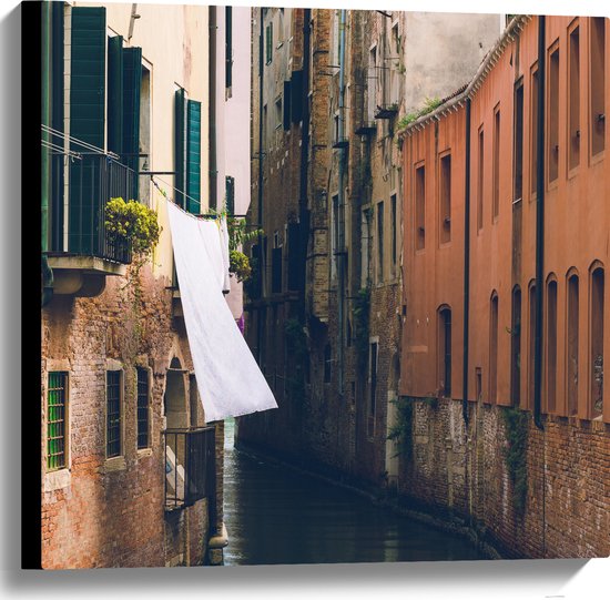 Canvas - Sloot tussen Gebouwen in Venetië - 60x60 cm Foto op Canvas Schilderij (Wanddecoratie op Canvas)