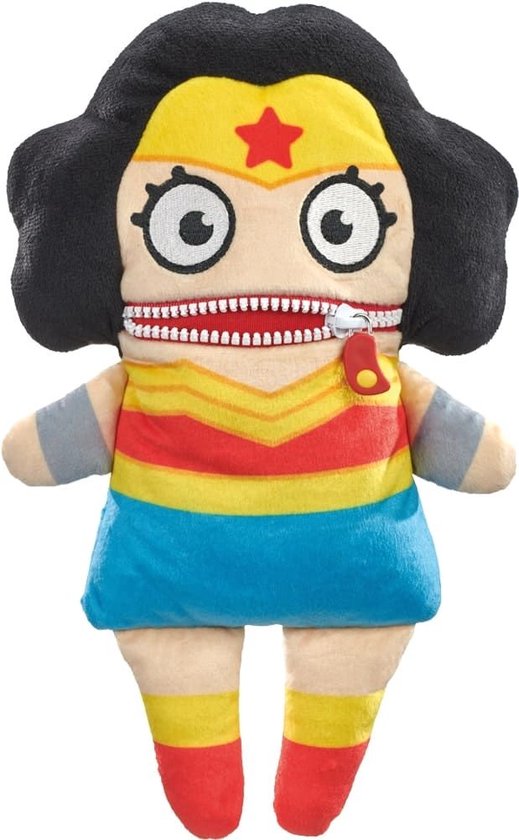 Wonder Woman knuffel met ritsmond, goudkleurige tiara, rode en gele gestreepte top, blauwe rok en rood-gele gestreepte kousen.
