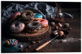 Dibond - Foto van een Plateau vol Verse Donuts - 60x40 cm Foto op Aluminium (Met Ophangsysteem)