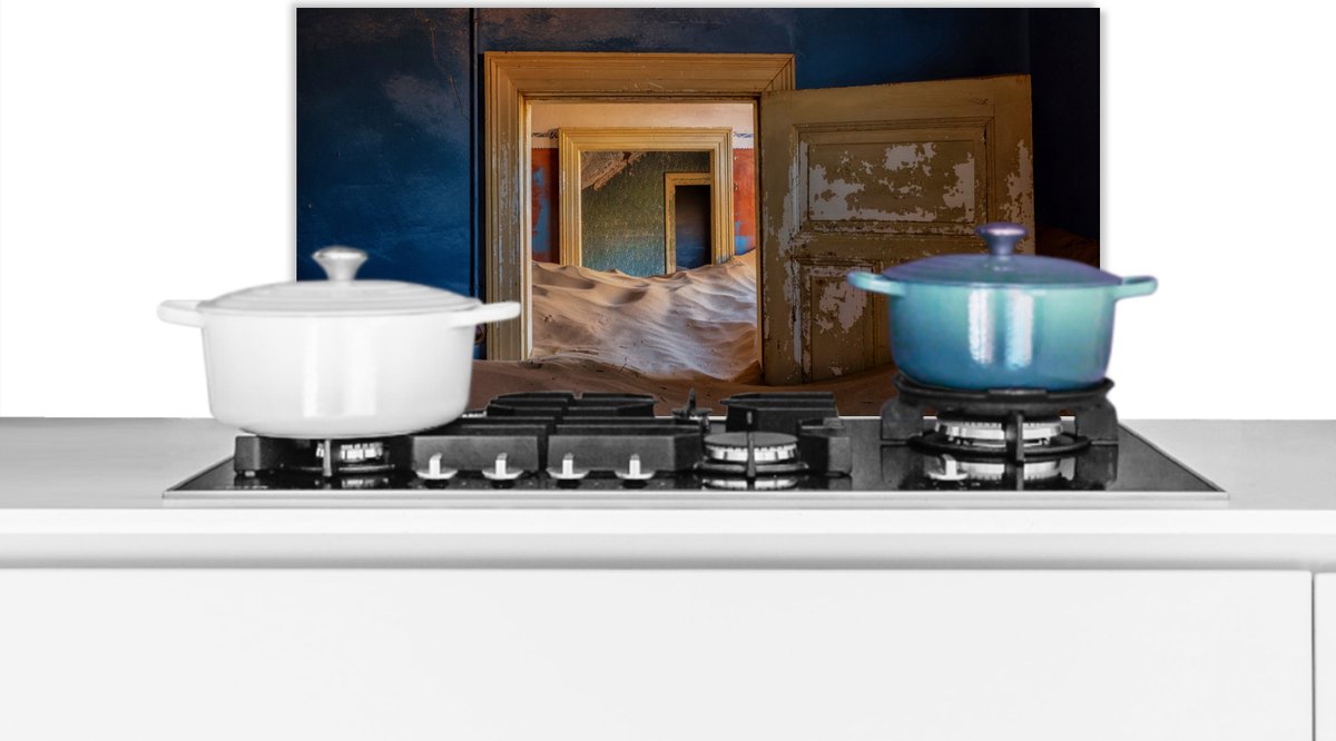 KitchenYeah Spatscherm keuken 70x30 cm Kookplaat achterwand Blauw Deur Zand Woestijn Muurbeschermer Spatwand fornuis Hoogwaardig aluminium