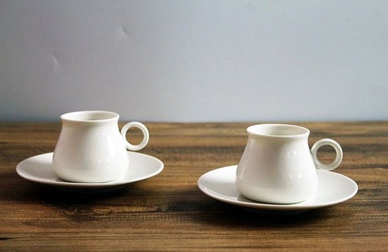 Set de 6 Tasses à Café/Thé avec Dessous de Tasses en Porcelaine Blanche
