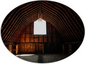 Dibond Ovaal - Lege Houten Stal op Boerderij - 80x60 cm Foto op Ovaal (Met Ophangsysteem)