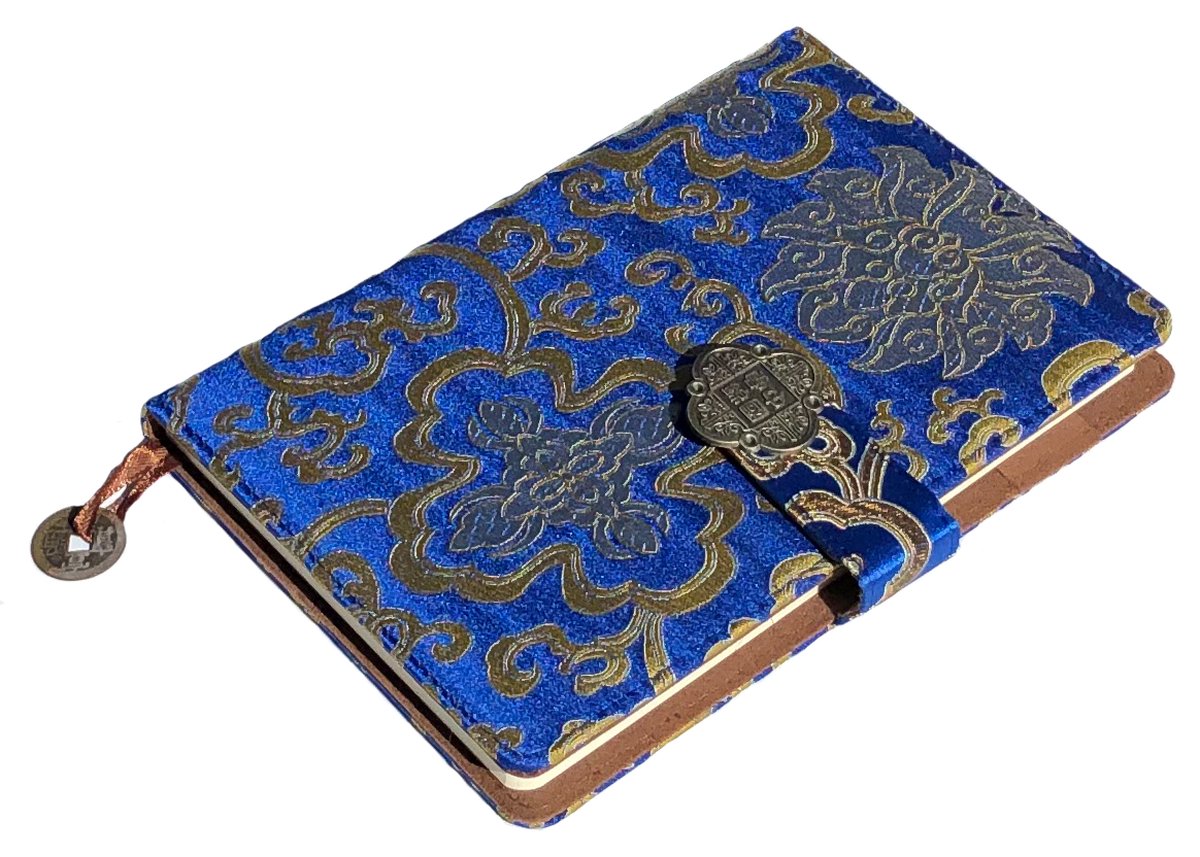 Notebook Chinese Yun Brocade - Journal - Dagboek - Blauwe bloem - Hardcover met magneet slot - 22 x 15 cm - Kleur blauw.