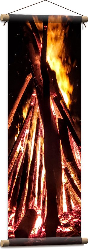 Textielposter - Fel Brandend Kampvuur op het Strand in de Nacht - 30x90 cm Foto op Textiel