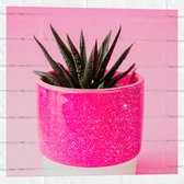 Muursticker - Roze Glittervaasje met Groen Plantje tegen Roze Achtergrond - 50x50 cm Foto op Muursticker