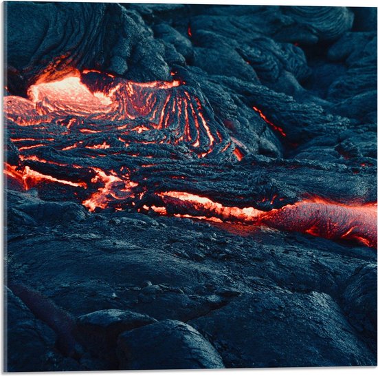 WallClassics - Acrylglas - Magma Stromend over Vulkaan - 50x50 cm Foto op Acrylglas (Met Ophangsysteem)